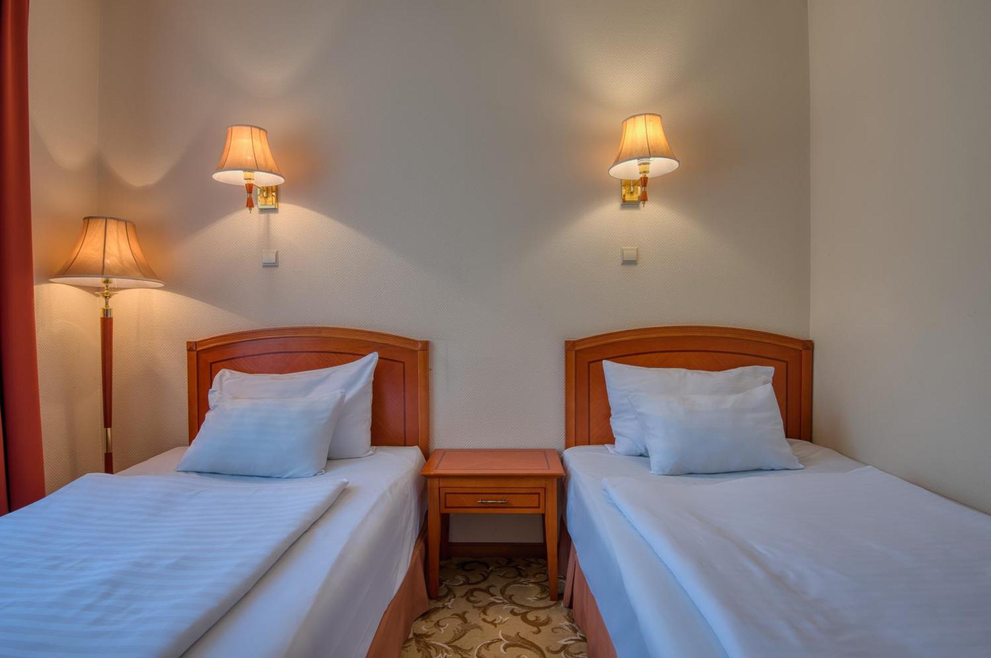 Hotel Bellevue Esztergom Phòng bức ảnh
