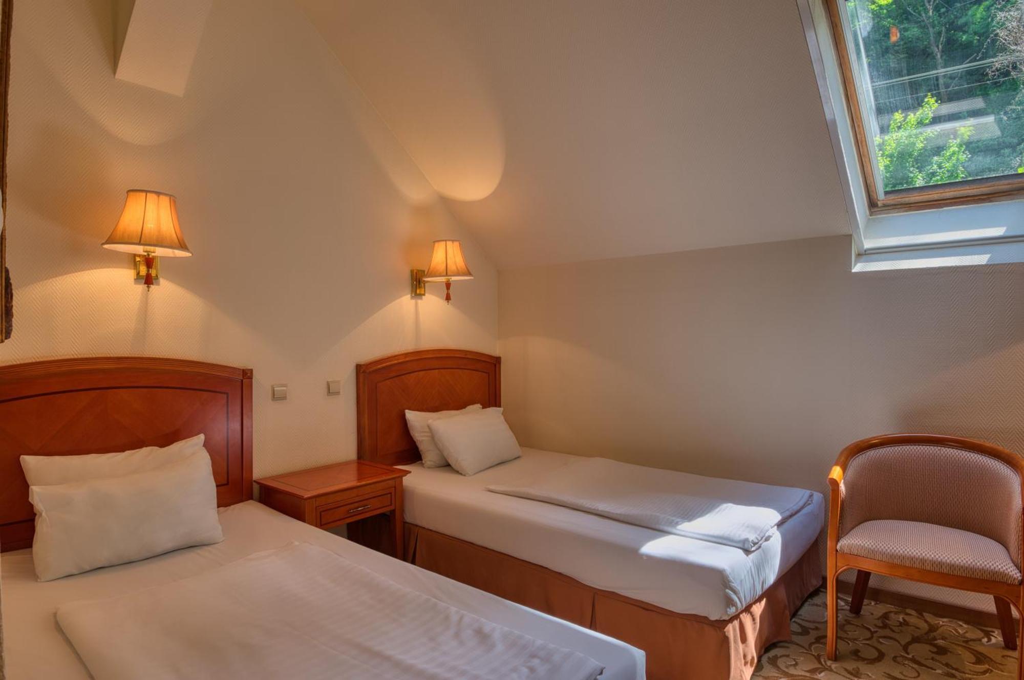 Hotel Bellevue Esztergom Phòng bức ảnh