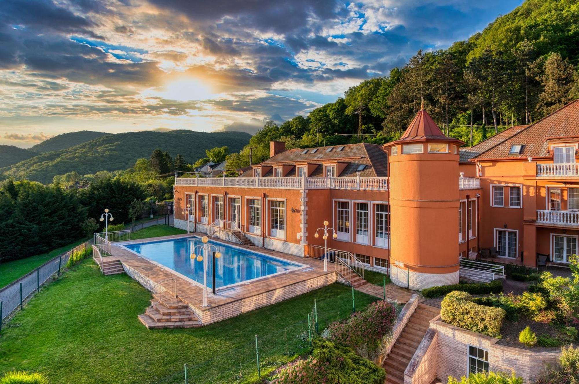 Hotel Bellevue Esztergom Ngoại thất bức ảnh