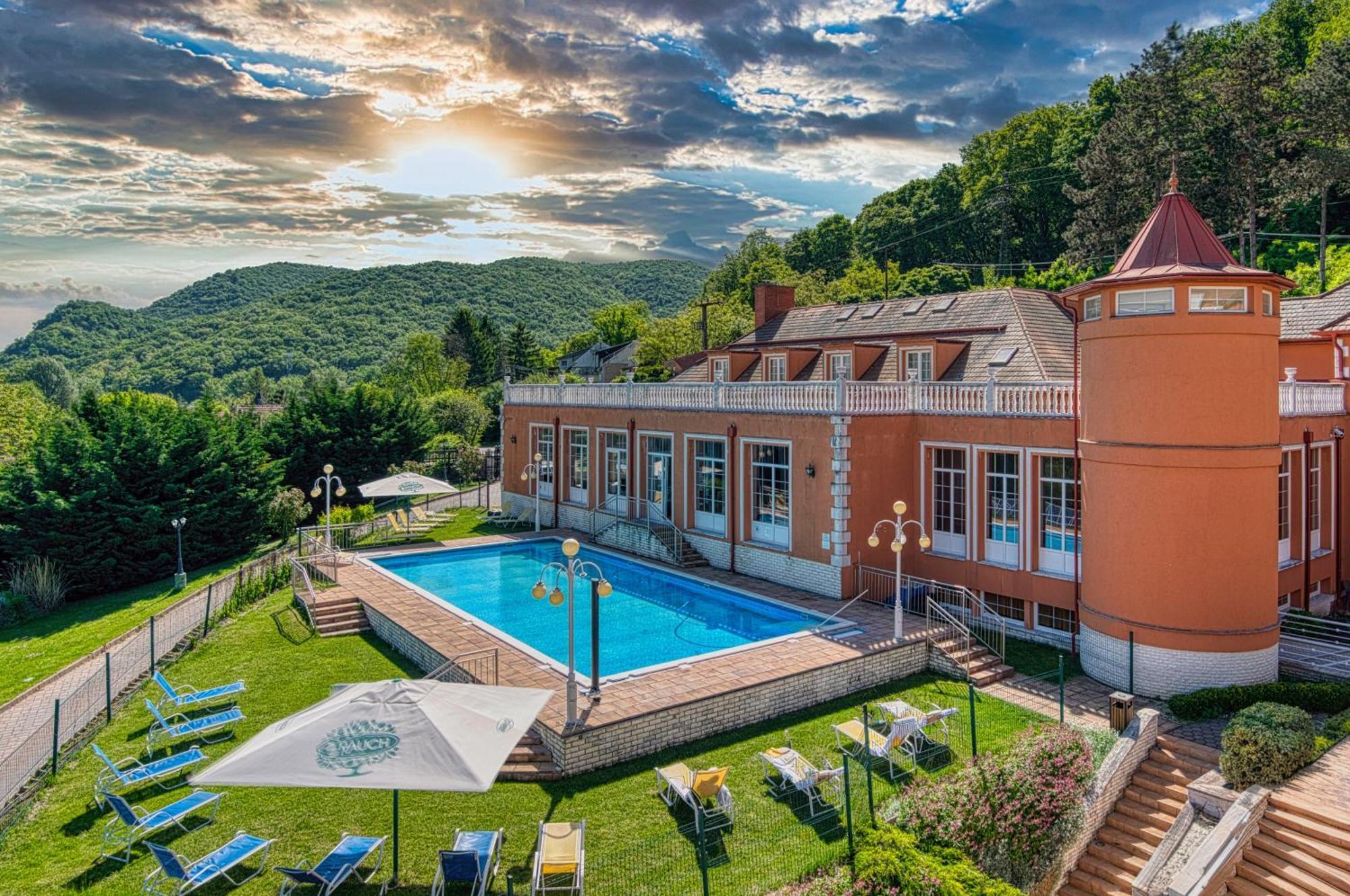 Hotel Bellevue Esztergom Ngoại thất bức ảnh