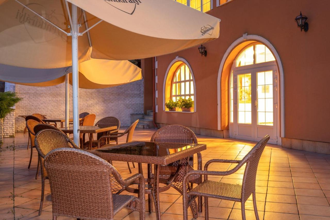 Hotel Bellevue Esztergom Ngoại thất bức ảnh